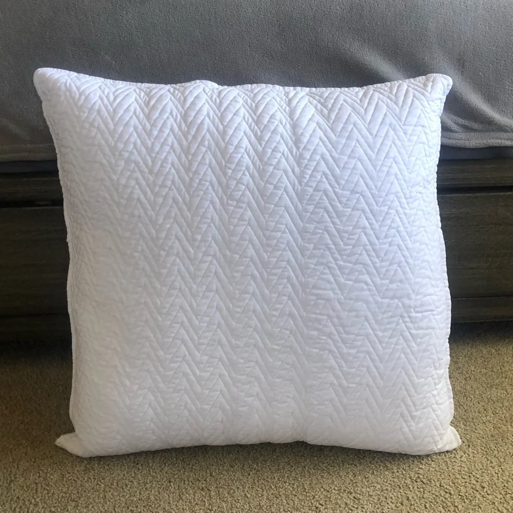 Isaac Mizrahi White Quilted Herringbone Euro Sham Covers 26x26 - Set of 2